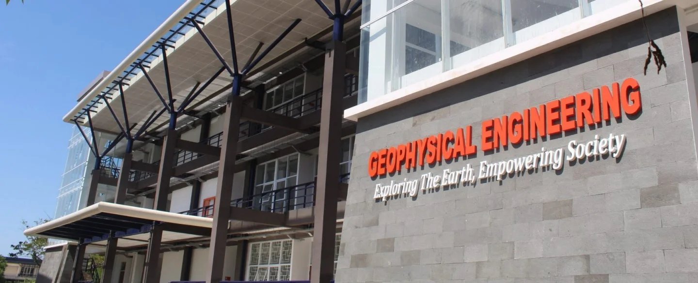 Students collaborating